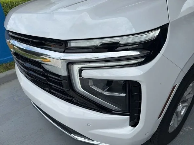 2026 Chevrolet Suburban LS photo 3