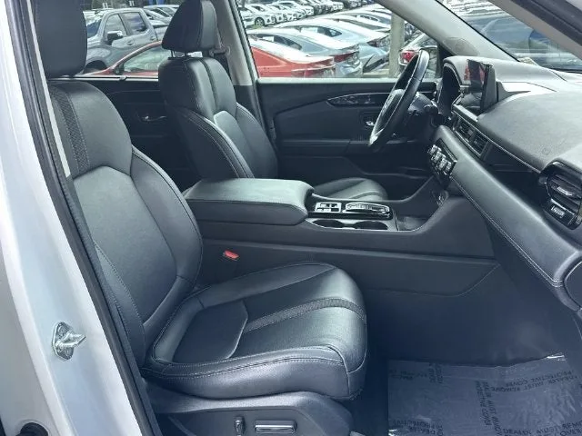 2024 Honda Pilot EX-L 7 Passenger photo 29