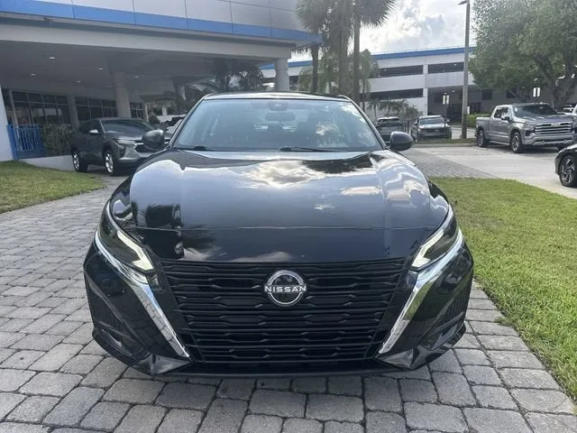 2025 Nissan Altima SV photo 18