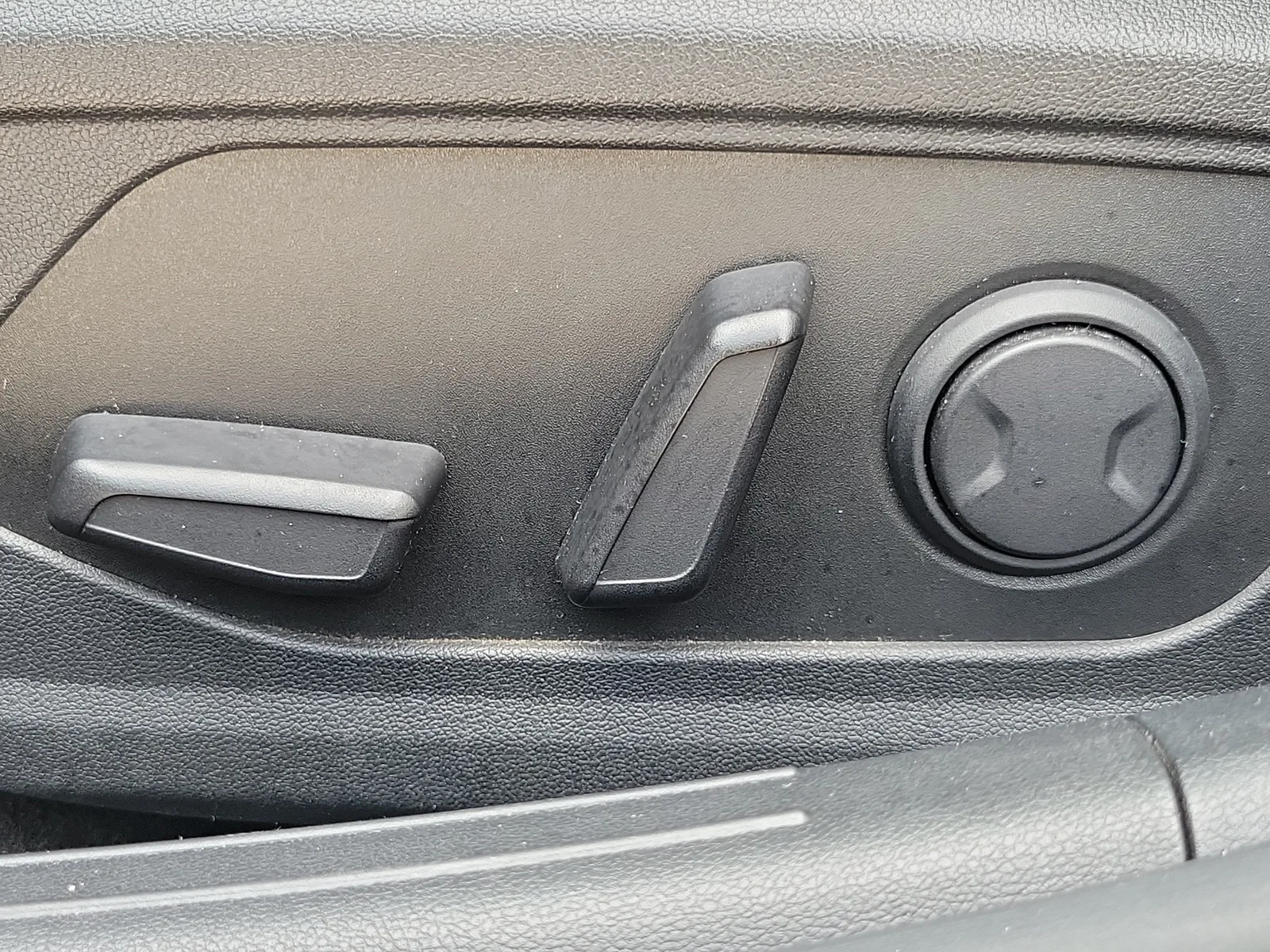 2025 Hyundai Elantra Limited photo 25