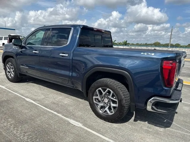 2022 GMC Sierra 1500 SLT photo 14