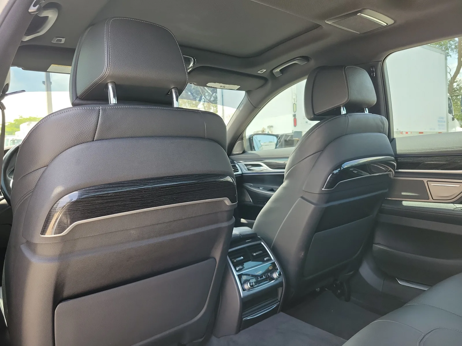 2022 BMW 7 Series 740i photo 16