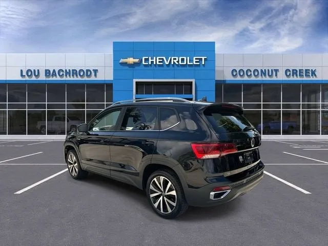 2024 Volkswagen Taos SE photo 6