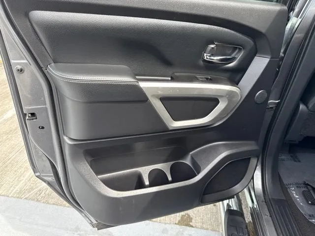 2019 Nissan Titan XD PRO-4X photo 11