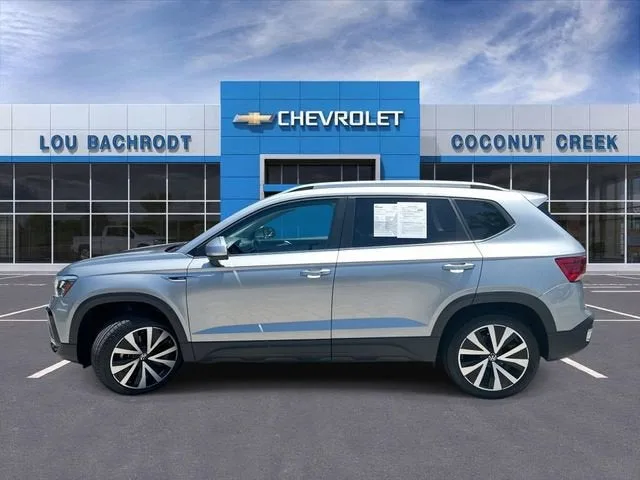 2024 Volkswagen Taos SE photo 5