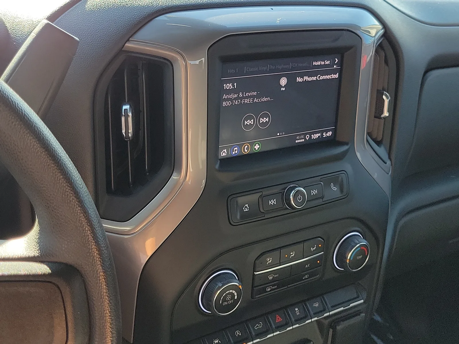 2023 Chevrolet Silverado 1500 Custom photo 26