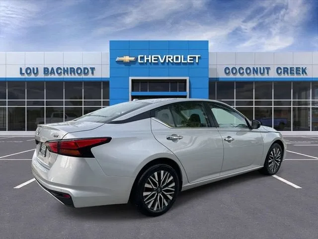 2024 Nissan Altima 2.5 SV photo 8