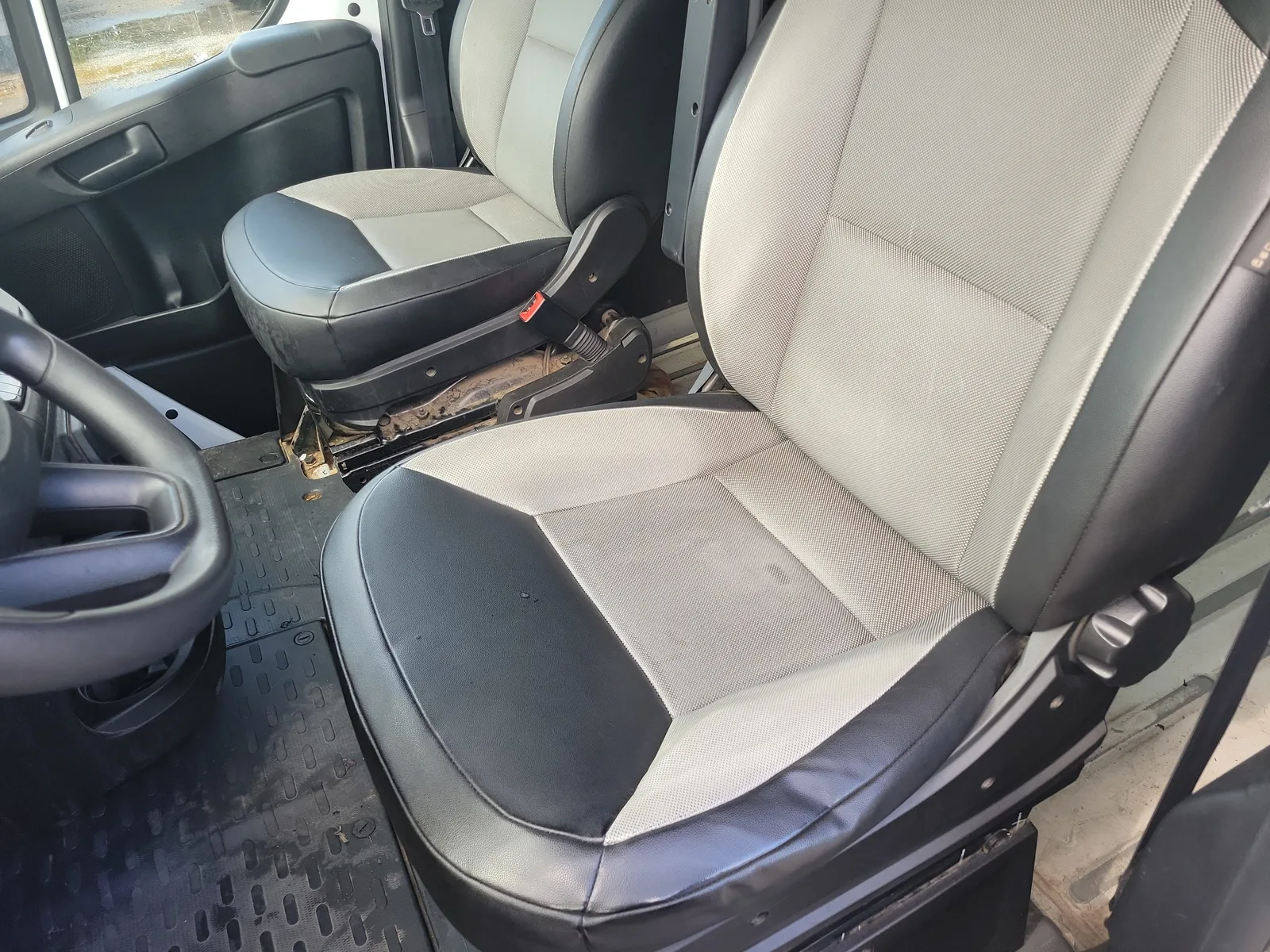 2024 RAM ProMaster Cargo Van Tradesman photo 17