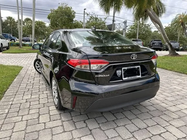 2024 Toyota Corolla LE photo 12