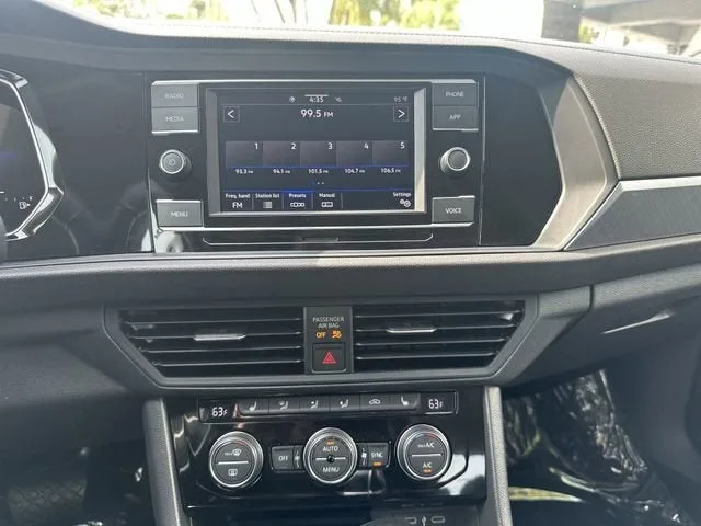 2024 Volkswagen Jetta SE photo 25
