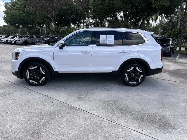 2023 Kia Telluride S photo 32