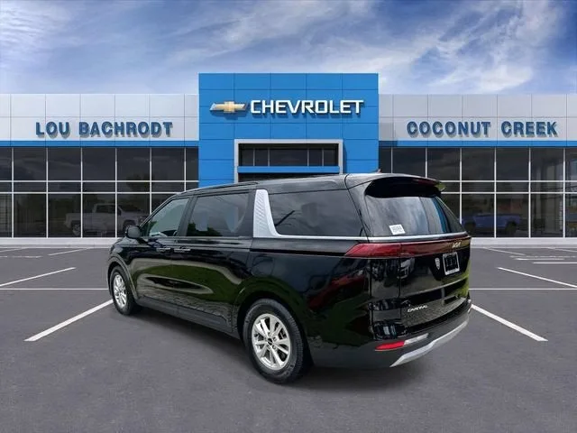 2024 Kia Carnival LX photo 6
