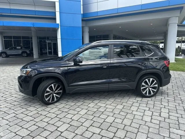 2024 Volkswagen Taos SE photo 17