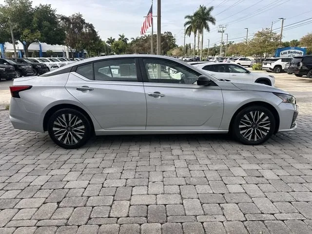 2024 Nissan Altima 2.5 SV photo 14