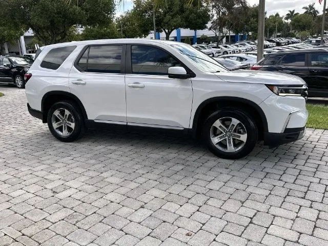 2024 Honda Pilot EX-L 7 Passenger photo 15