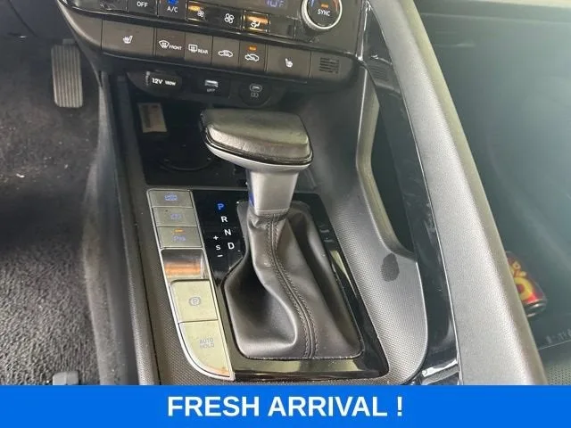 2024 Hyundai Elantra Limited photo 8