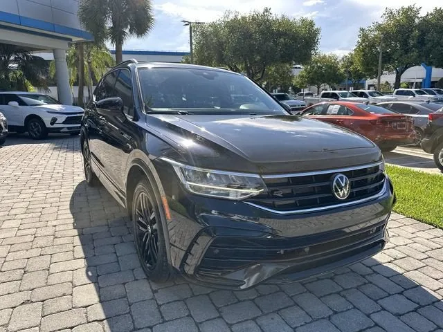 2022 Volkswagen Tiguan SE R-Line Black photo 17