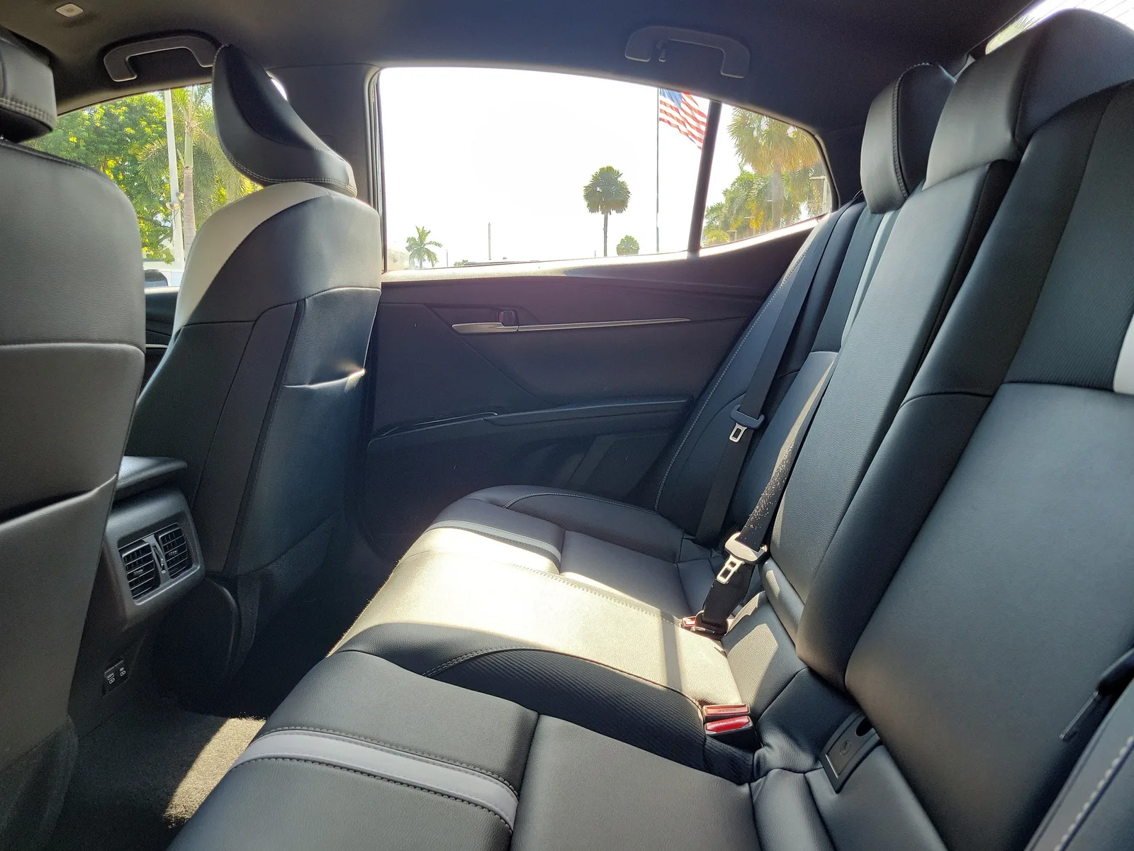 2025 Toyota Camry LE photo 14