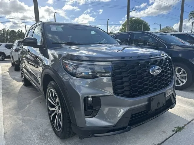 2020 Ford Explorer ST photo 40