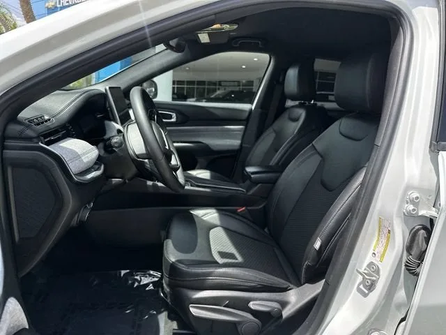 2024 Jeep Compass Latitude photo 30