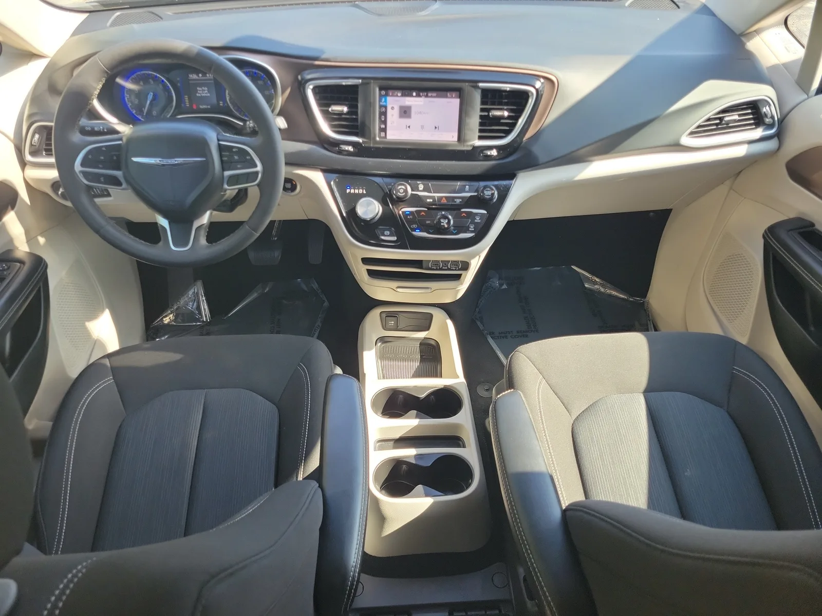 2023 Chrysler Voyager LX photo 16