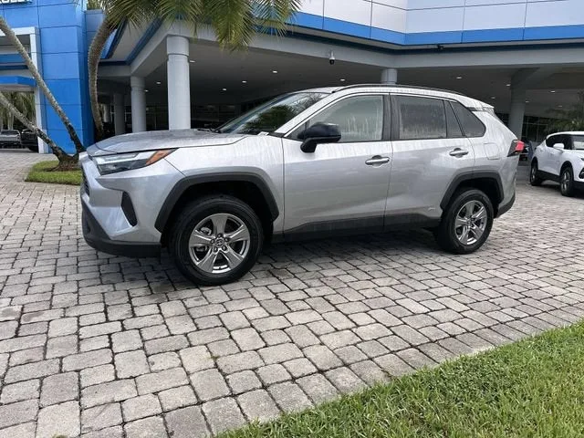 2025 Toyota RAV4 Hybrid LE photo 31