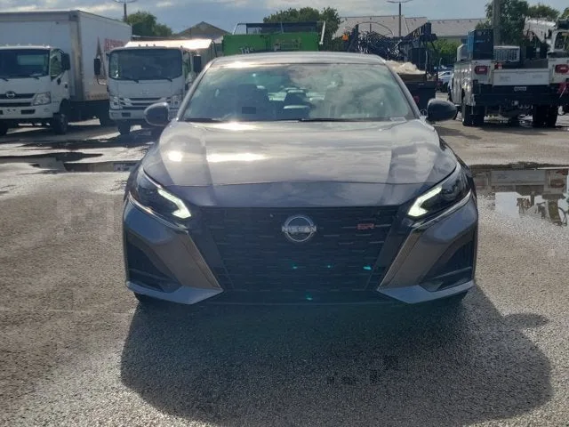 2024 Nissan Altima 2.5 SR photo 8
