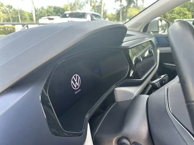 2024 Volkswagen Taos SE photo 26