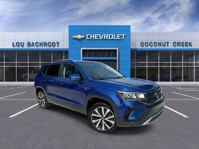 2024 Volkswagen Taos SE photo 2