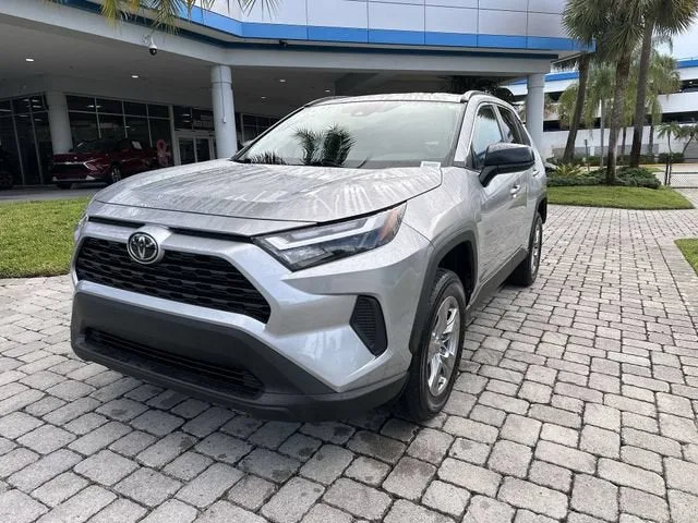 2025 Toyota RAV4 Hybrid LE photo 20