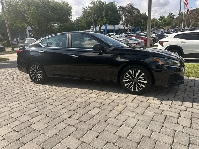 2025 Nissan Altima SV photo 15