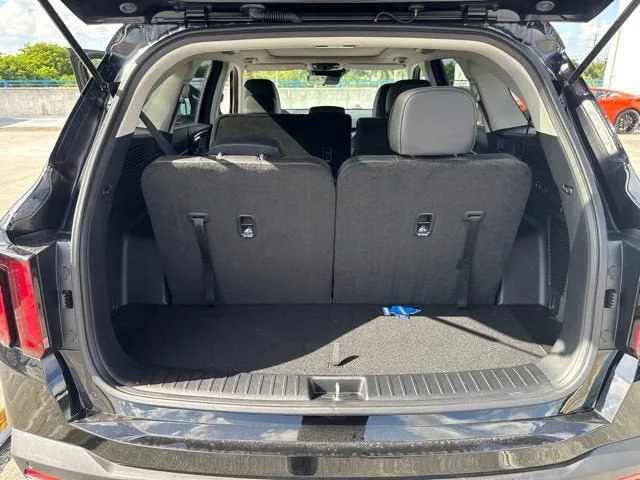 2026 Kia Sorento S photo 5