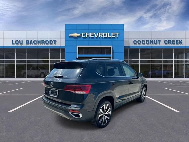2024 Volkswagen Taos SE photo 8
