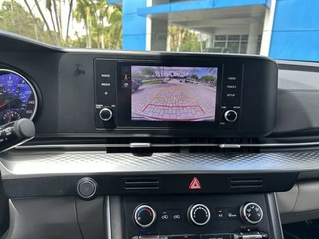 2024 Kia Carnival LX photo 24