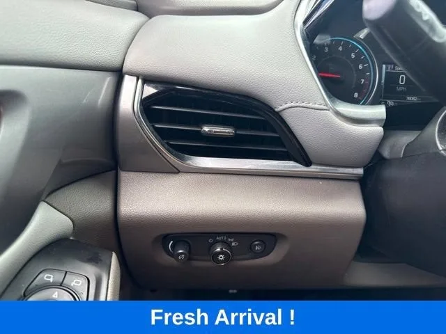 2019 Chevrolet Traverse LT Leather photo 9