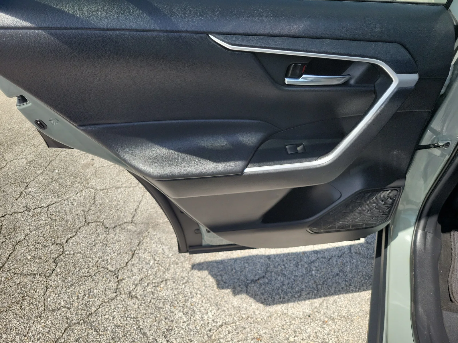 2021 Toyota RAV4 XLE photo 17