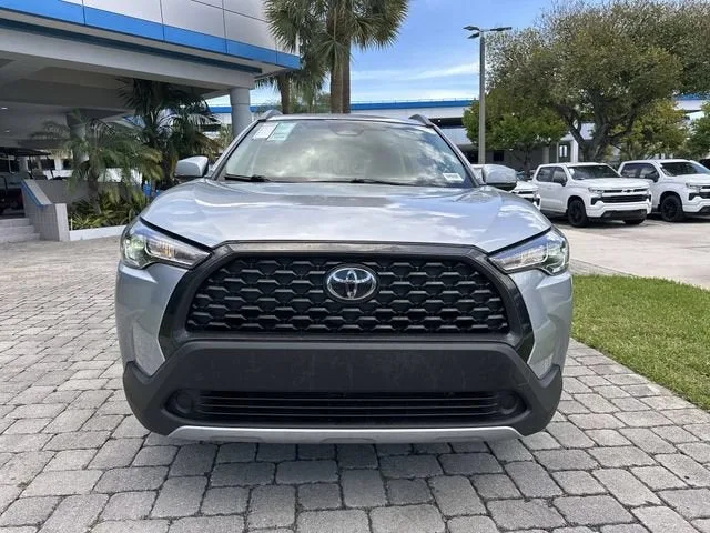 2023 Toyota Corolla Cross LE photo 18