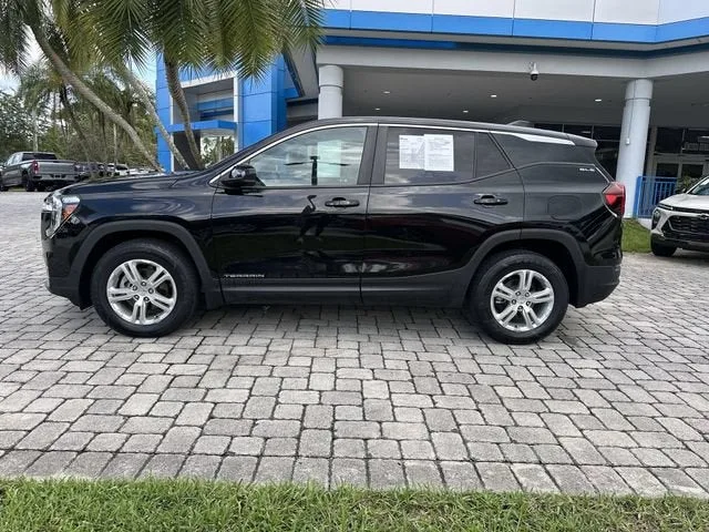 2024 GMC Terrain SLE photo 32