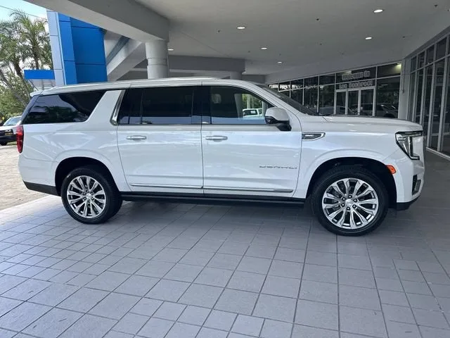2022 GMC Yukon XL Denali photo 35