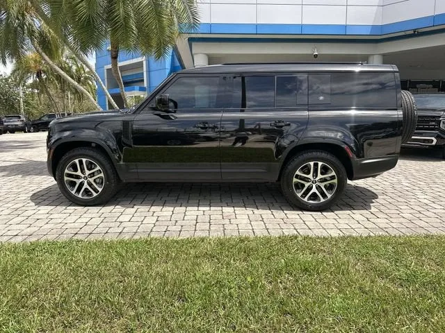 2023 Land Rover Defender SE photo 31