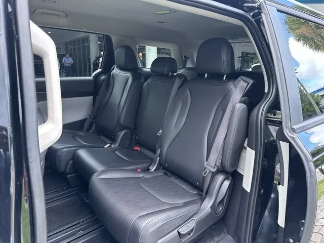 2024 Kia Carnival LX photo 27