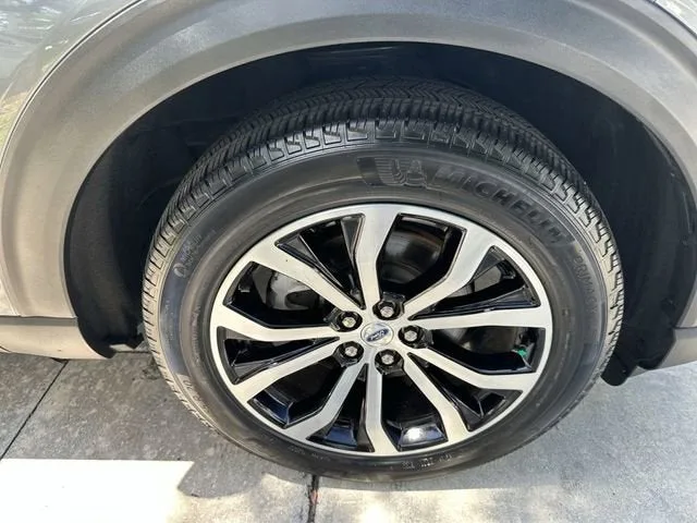 2025 Ford Explorer ST-Line photo 11