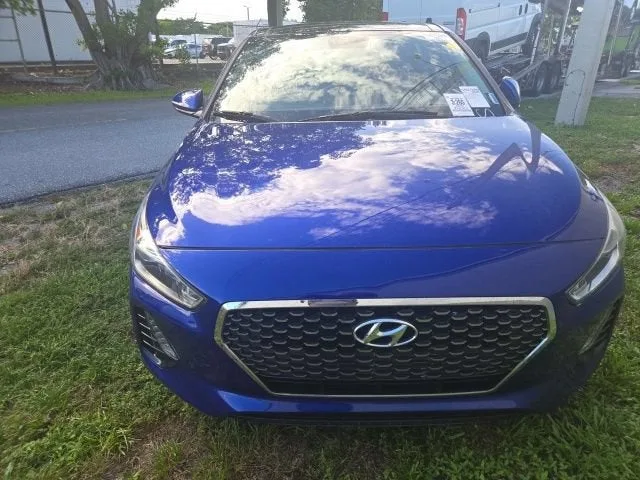 2020 Hyundai Elantra GT 5DR HB AT photo 2