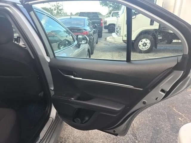 2023 Toyota Camry LE photo 9