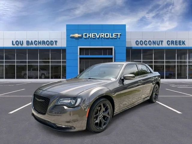 2023 Chrysler 300 300S photo 4