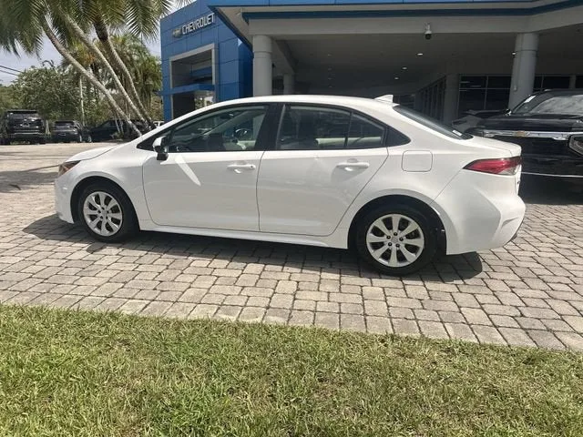 2024 Toyota Corolla LE photo 32