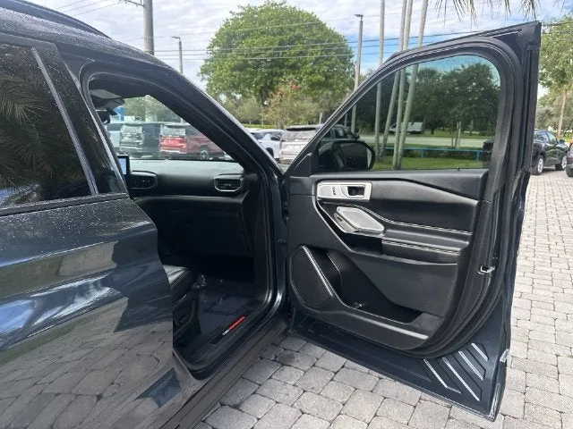 2023 Ford Explorer ST photo 23