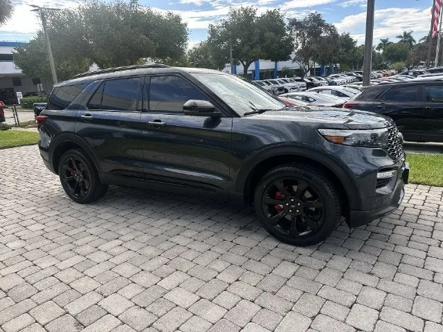 2023 Ford Explorer ST photo 15