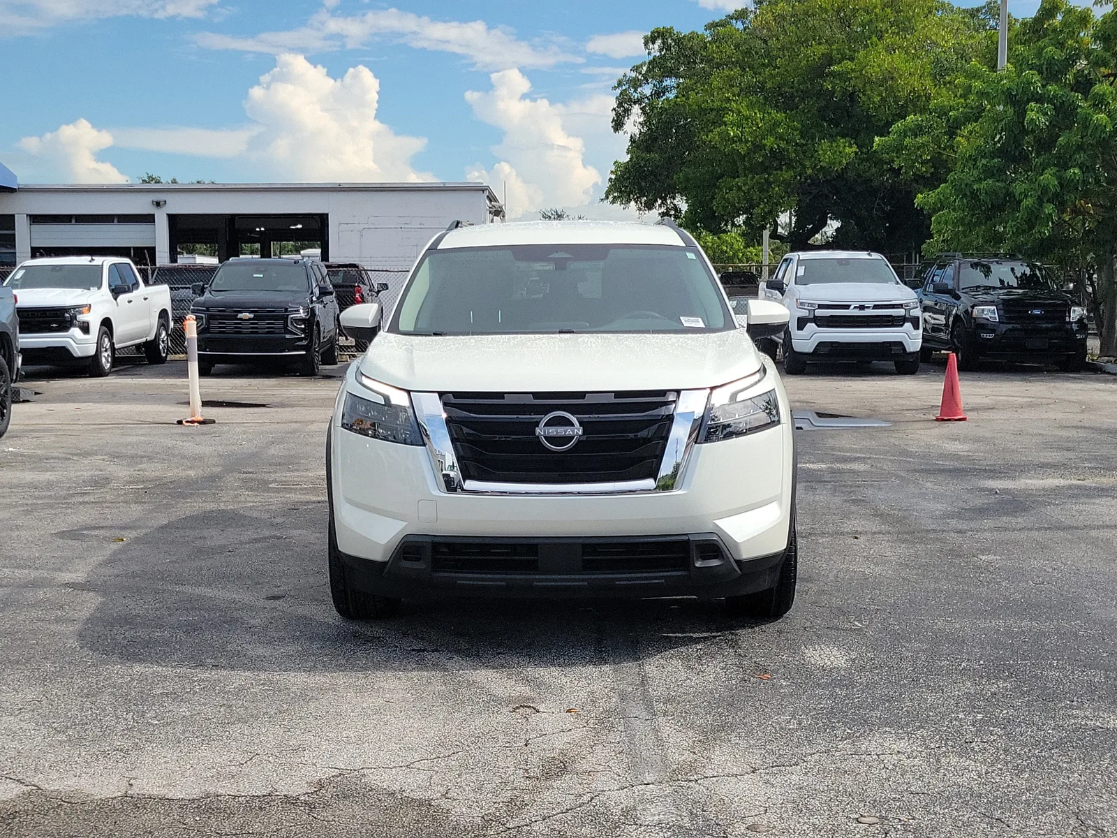 2024 Nissan Pathfinder SV photo 7