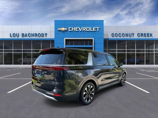 2023 Kia Carnival EX photo 8